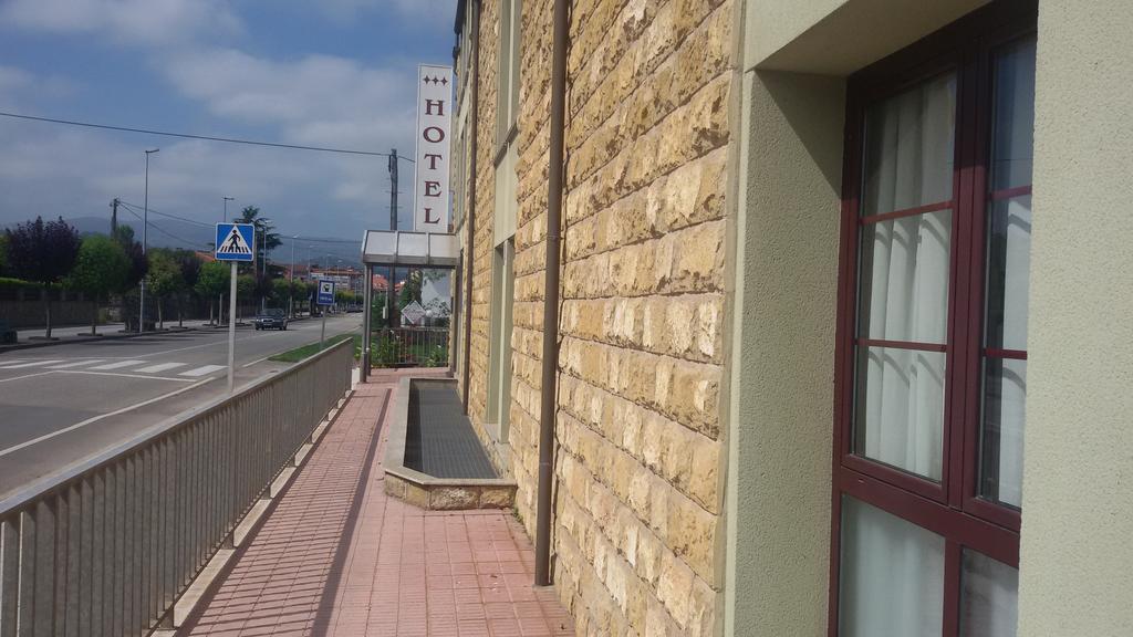 Hotel Alameda Villaviciosa  Exteriör bild